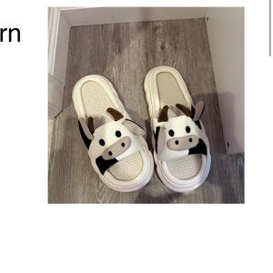 COW Slippers Size 9 US Womens